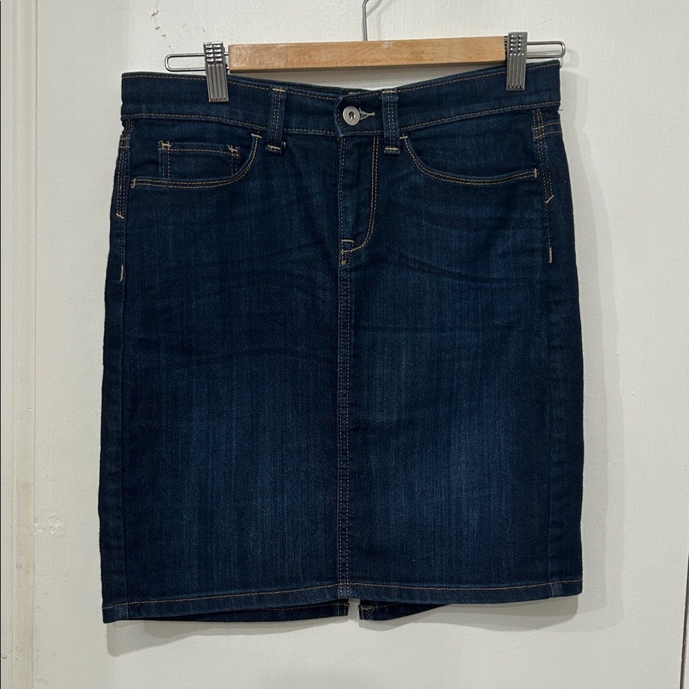 Banana Republic Denim Skirt size 4 stretch pre owned good condition - see pics
